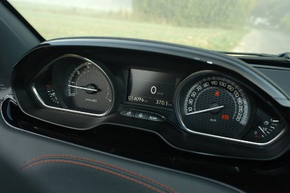 Peugeot 208 GTI, Instrumente, Test