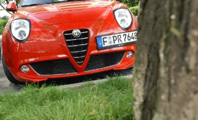 Alfa Romeo MiTomit Dieselmotor Test: Front, Fronpartie, Motorhaube, Scudetto, Haube, rot