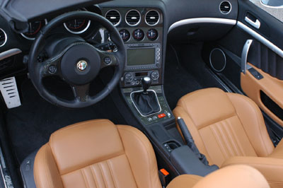 Alfa Romeo Spider Test: Sitze. Ledersitze, Lenkrad, Instrumente, Innenraum, interior