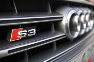 Audi S3 Sportback Test: Emblem, Grill, Kühlergrill