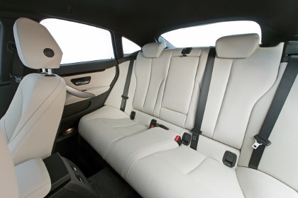 BMW 4er Gran Coupe: Interior, hinten sitzen, Platz für die Beine, Beinraum, Fußraum