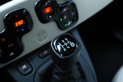 Fiat Panda 0.9: Schaltung, Schaltgetriebe, Schalthebel