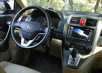 Honda CR-V 2.0 Test: Cockpit, Monitor, Lenkrad