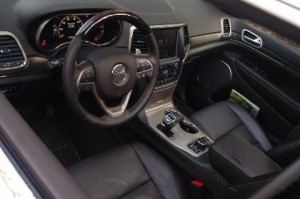 Jeep Grand Cherokee: Cockpit, Lenkrad