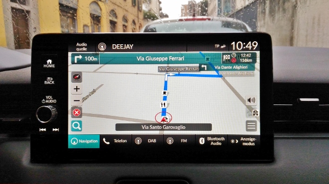 Honda HR-V e:HEV Hybrid Bildschirm und Navigationskarte