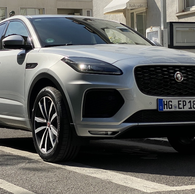 Jaguar E Pace Plug-in-Hybrid Front und Grill