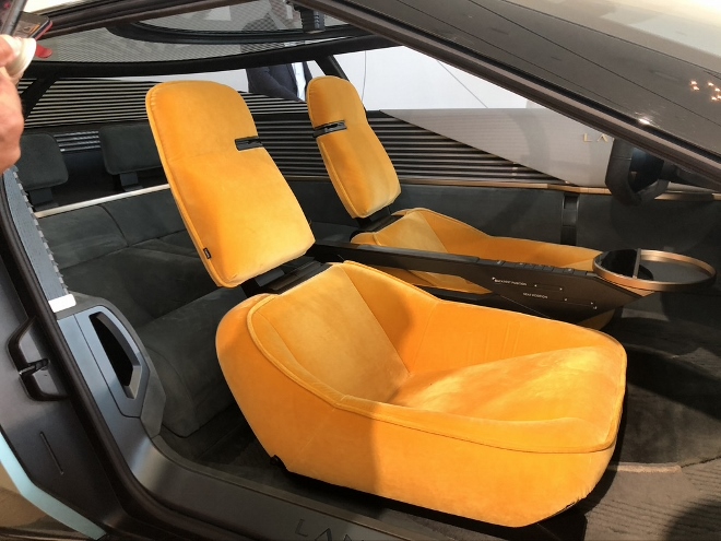 Lancia Pu+Ra HPE Concept Car Sitze vorne