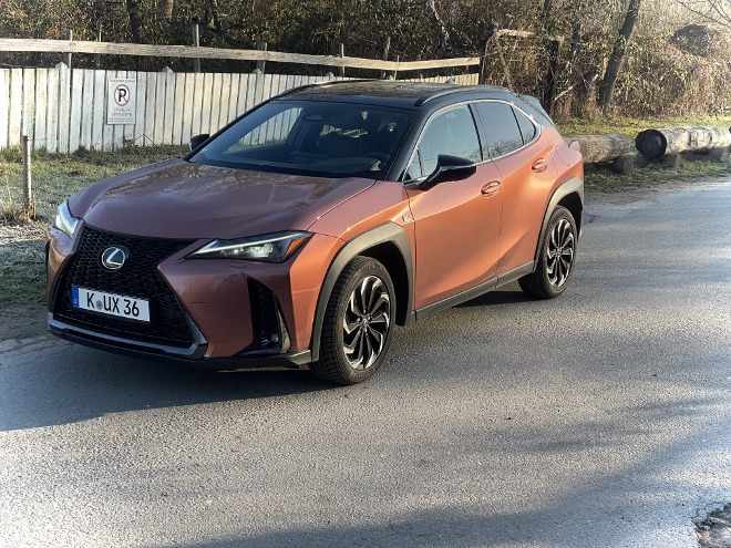 Lexus RX Facelift Test, frontansicht und Seitenansicht