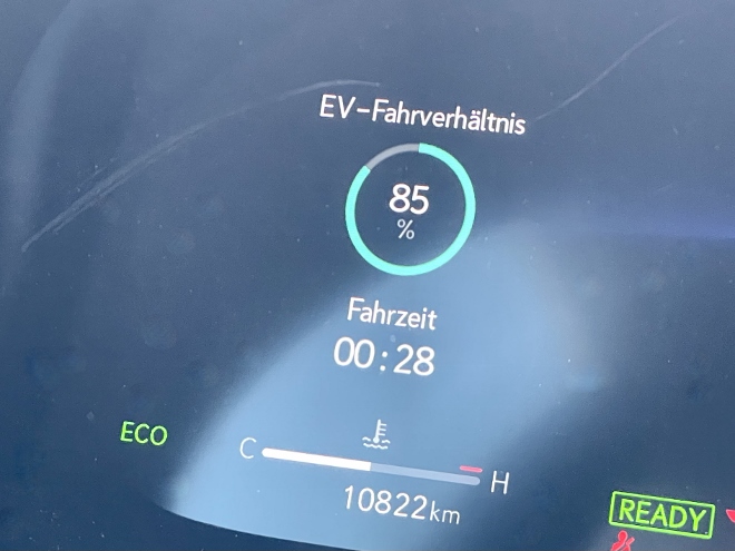 Lexus RX Facelift Anzeige des EV Fahrhältnis auf dem Cockpitdisplay