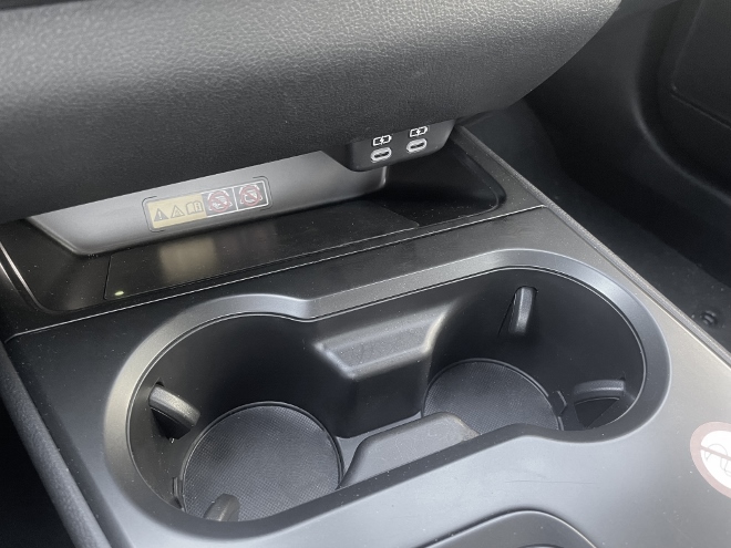 Lexus RX Facelift becherhalter und USB Anschlüsse vorne