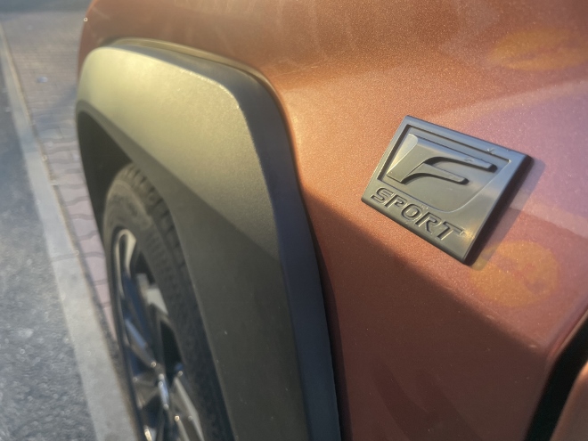 Lexus RX Facelift F Sport Emblem an der Seite