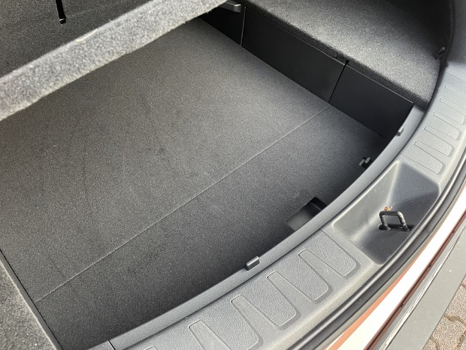 Lexus RX Facelift Fach unter dem Kofferraumboden