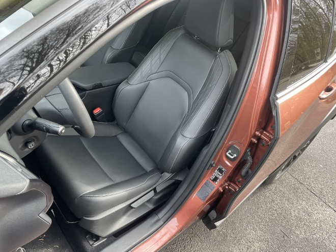 Lexus RX Facelift vorne sitzen auf dem Vordersitz