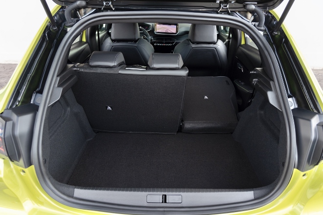 Peugeot E-208 Elektro Facelift Kofferraum und Kofferraumvolumen bei herunter geklappter Sitzbank