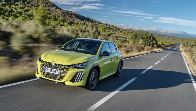 Peugeot E-208 Elektro Facelift in Gelb