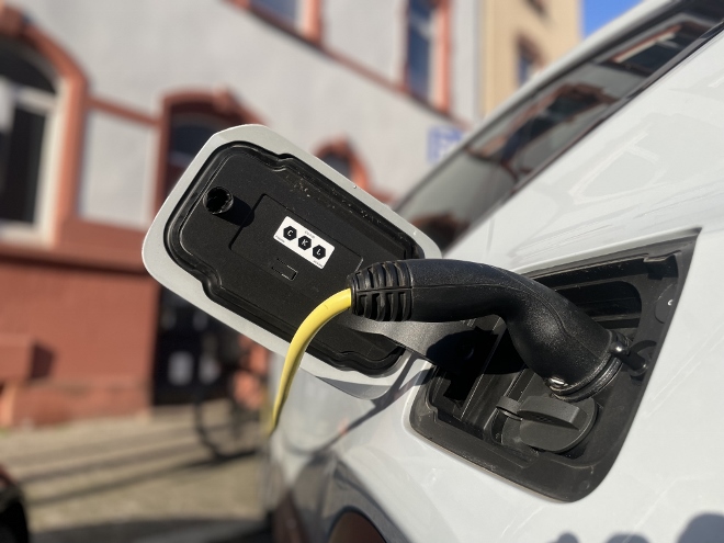 Polestar 3 Long Range Single Motor Test: auf laden. Ladeklappe hinten links