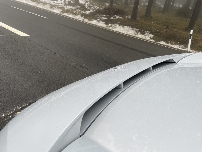 Polestar 3 Long Range Single Motor Test: Luftzufuhr oder eine Art Frontspoiler vorne auf der Motorhaube