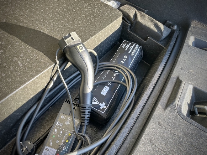 Alfa Romeo Tonale Plug in Hybrid Q4 Fach, Staufach unter dem Kofferraumboden für das Ladekabel