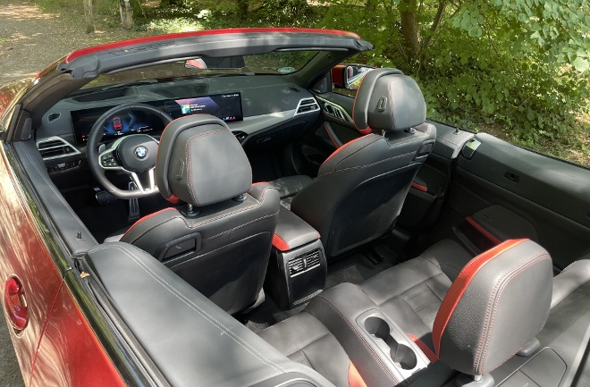 BMW 430i xDrive Cabrio hinten sitzen auf den Rücksitzen