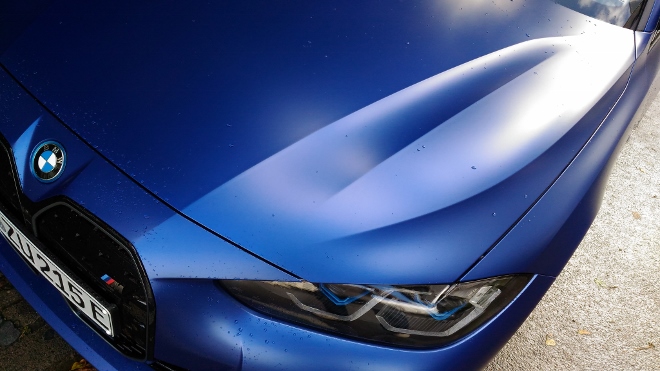 BMW i4 M50 Motorhaube in blau