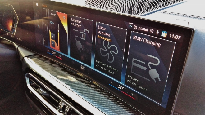 BMW i4 M50 Ladeanzeigen auf dem Bildschirm