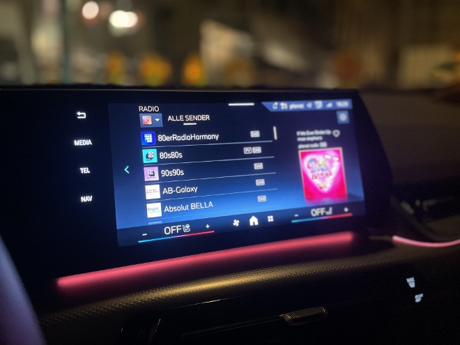 BMW X2 xDrive 20d Radiosender auf dem Touchscreen einstellen