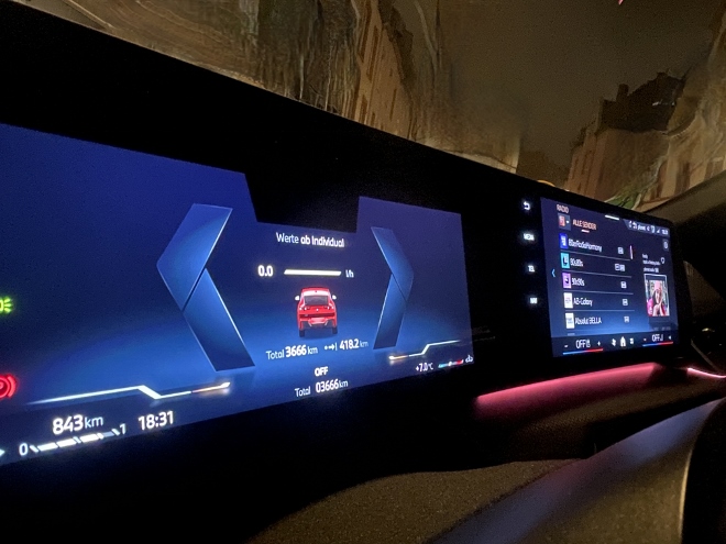 BMW X2 xDrive 20d Curved Display