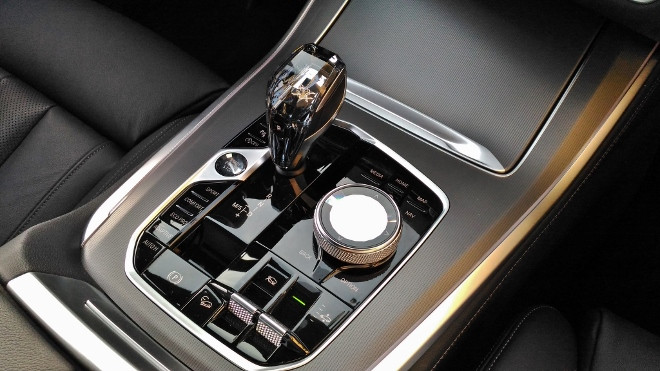 BMW X5 30d xDrive Automatikwahlhebel der 8-Gan-Automatik aus Glas