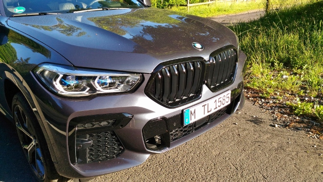 BMW X6 xDrive40d Grill und Front miot Lufteinlass