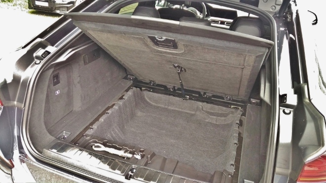 BMW X6 xDrive40d Kofferaum Ladeboden mit Gasdruckfeder