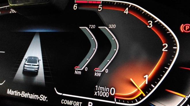 BMW X6 xDrive40d Power Anzeige der digitalen Instrumente