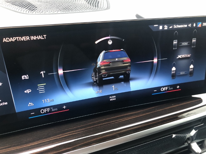 BMW X7 xDrive40d Neigungswinkel Anzeige auf dem Touchscreen