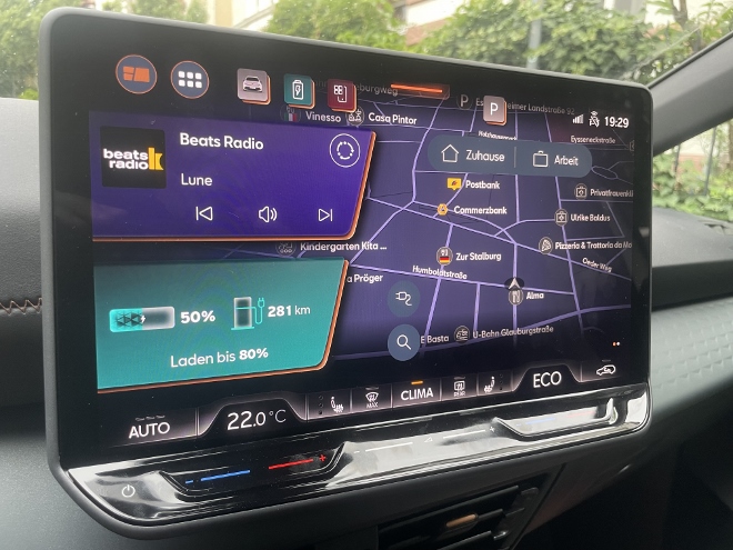 Cupra Born VZ Test, Karte des Navigationsystem auf dem Bildschirm