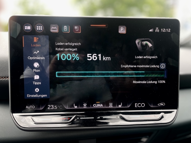 Cupra Born VZ Test, Ladeanzeige auf dem Touchscreen