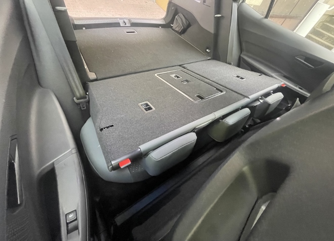 Cupra Born VZ Test, Kofferraum mit herunter geklappter Sitzbank Lehne