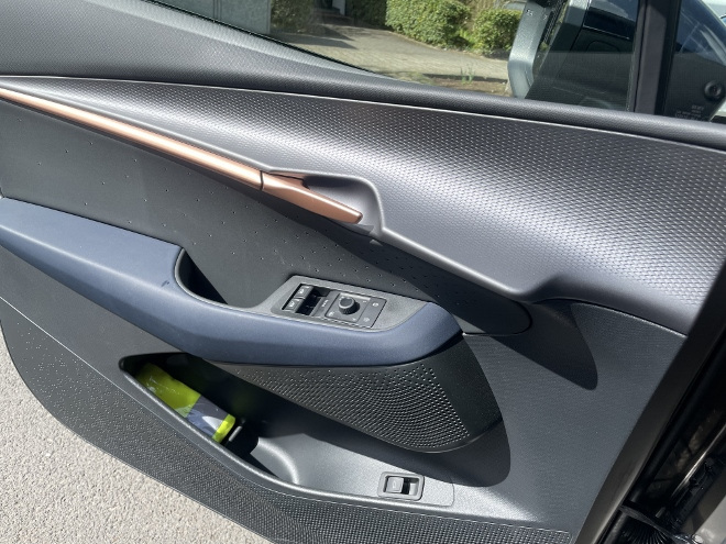 Cupra elektrischer SUV Tavascan VZ: geschwungene Türverkleidung