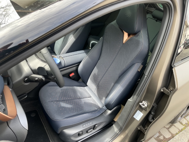 Cupra elektrischer SUV Tavascan VZ: vorne sitzen auf dem Sportsitz