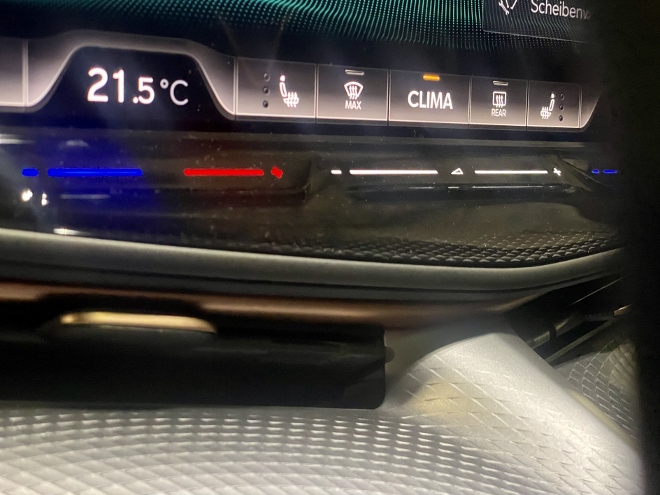 Cupra elektrischer SUV Tavascan VZ: Einstellung der Temperatur und der Klimaanlage unten auf dem Touchscreen