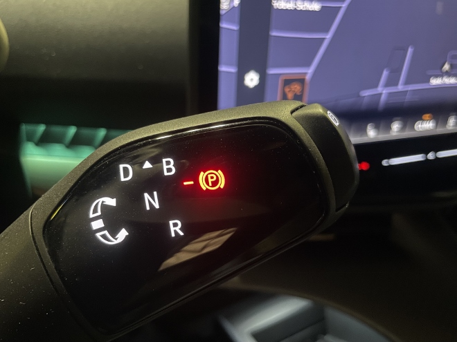Cupra elektrischer SUV Tavascan VZ: Schalthebel direkt am Lenkrad