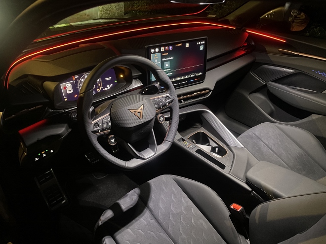 Cupra Terramar VZ 2.0 TSI 4Drive Cockpit mit Ambiente Beleuchtung und LED Licht