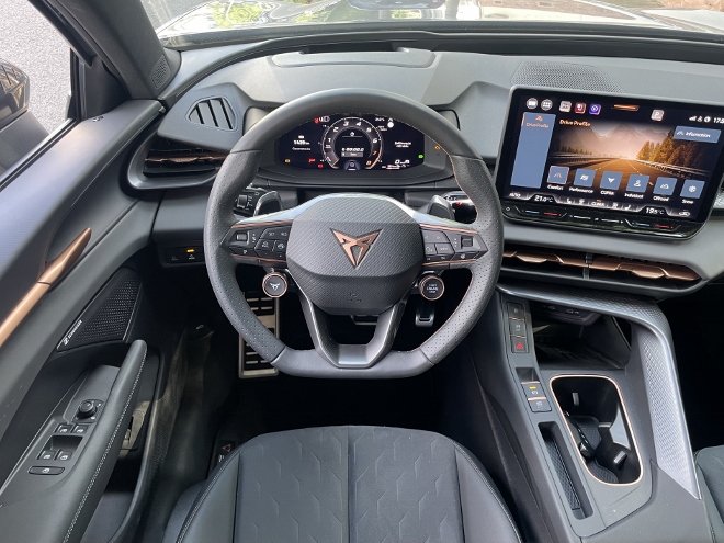 Cupra Terramar VZ 2.0 TSI 4Drive Cockpit, Armaturenbrett, Lenkrad, Bildschirm, Mittelkonsole