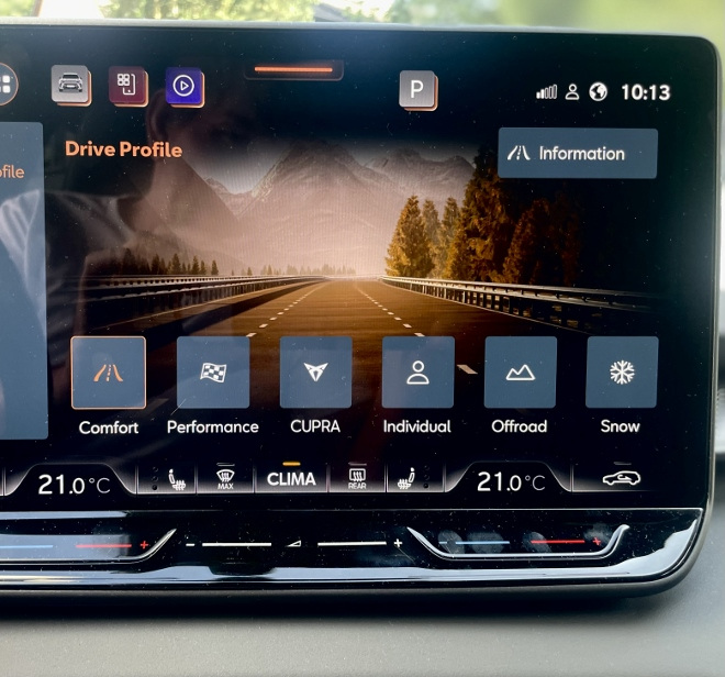 Cupra Terramar VZ 2.0 TSI 4Drive Fahrrogramme auf dem Bildschirm zu drücken