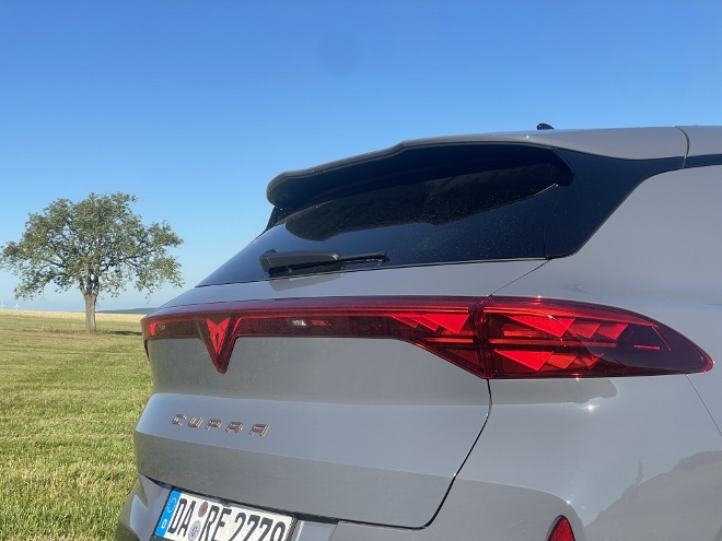 Cupra Terramar VZ 2.0 TSI 4Drive Heckleuchten und Dachspoiler