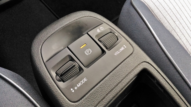 Fiat 500 Cabrio Elektro Test e-Mode Schalter, Radio Lautstärke