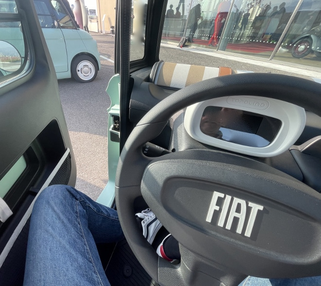 Fiat Topolino 2024 Öffnen der Türen nach vorne