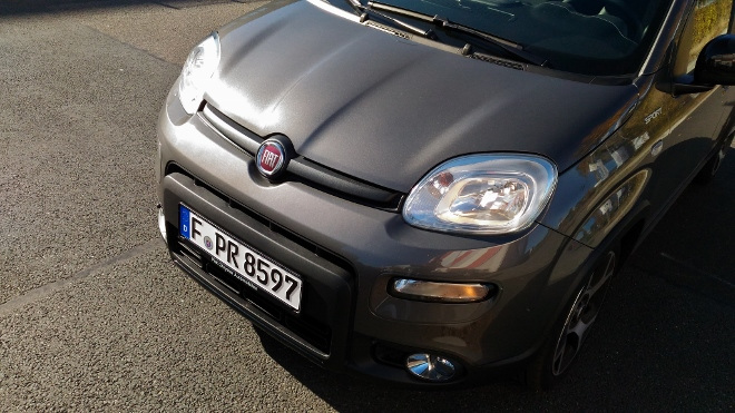 Front und Motorhaube des Fiat Panda Hybrid