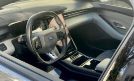 Ford Capri Extended Range RWD Test: Lenkrad und Cockpit