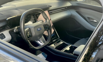 Ford Capri Extended Range RWD Test: Lenkrad und Cockpit