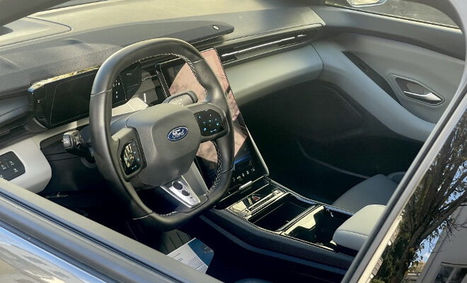 Ford Capri Extended Range RWD Test: Lenkrad und Cockpit