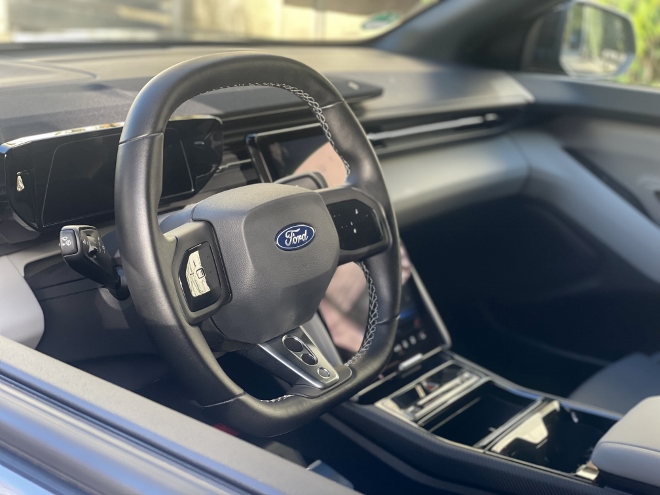 Ford Capri Extended Range RWD Test: Lenkrad unten und oben abgeflacht